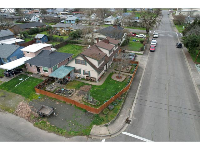 212 PARK St, Riddle, OR 97469
