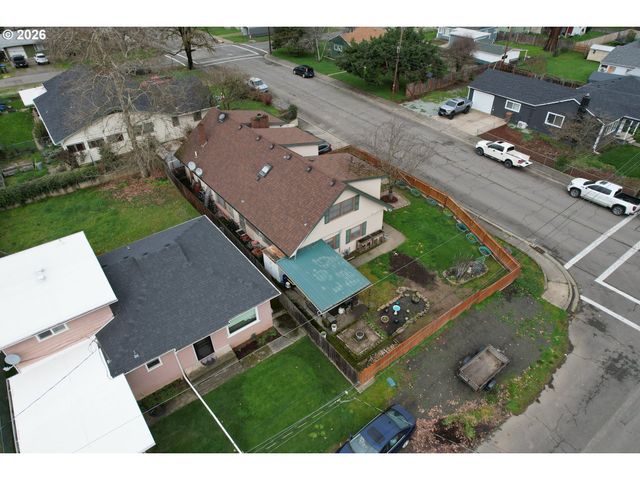 212 PARK St, Riddle, OR 97469