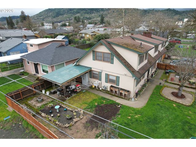 212 PARK St, Riddle, OR 97469