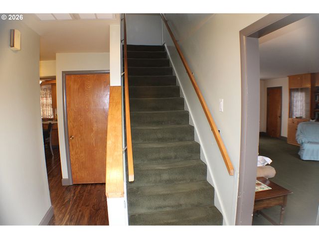 212 PARK St, Riddle, OR 97469