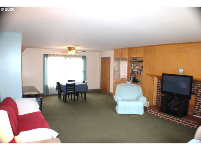 212 PARK St, Riddle, OR 97469
