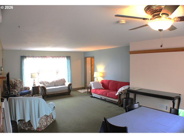 212 PARK St, Riddle, OR 97469