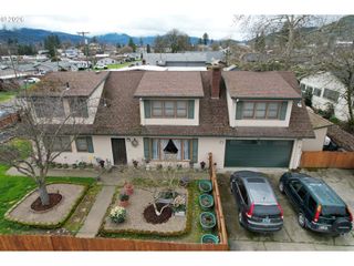 212 PARK St, Riddle, OR 97469