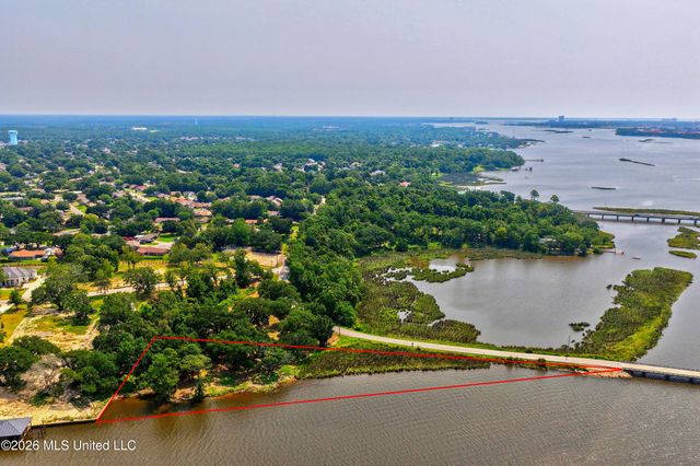 Causeway Drive, Biloxi, MS 39532