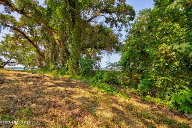 Causeway Drive, Biloxi, MS 39532