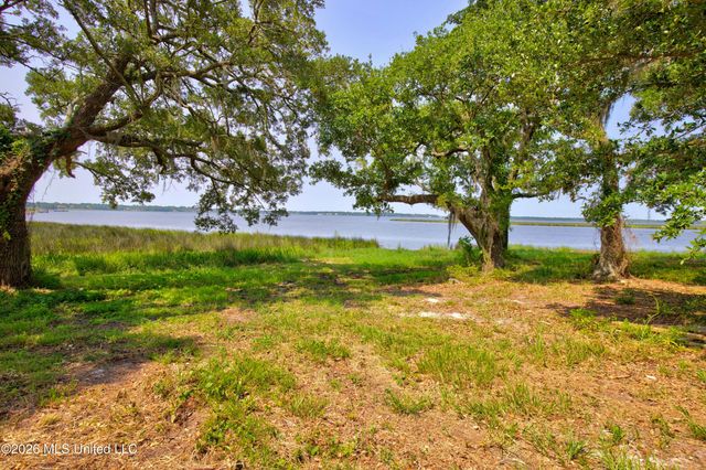 Causeway Drive, Biloxi, MS 39532