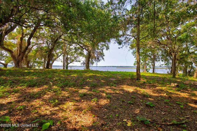 Causeway Drive, Biloxi, MS 39532