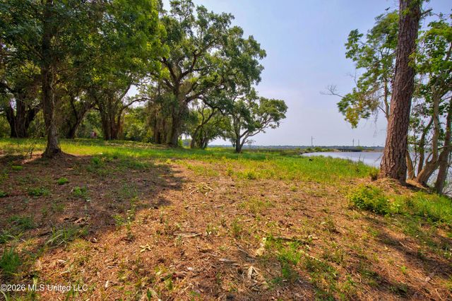 Causeway Drive, Biloxi, MS 39532