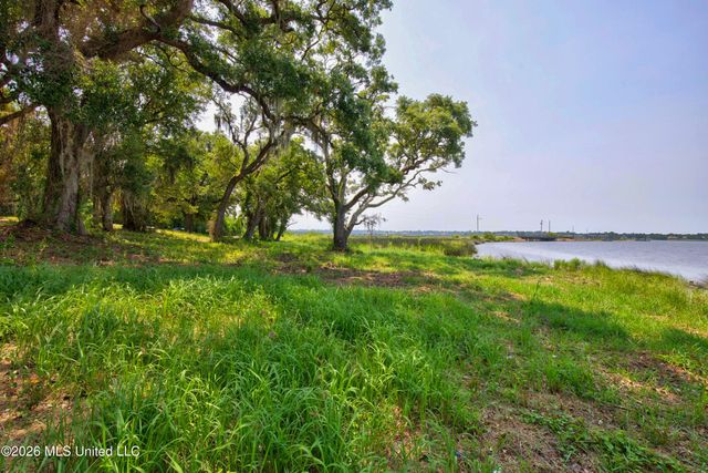 Causeway Drive, Biloxi, MS 39532