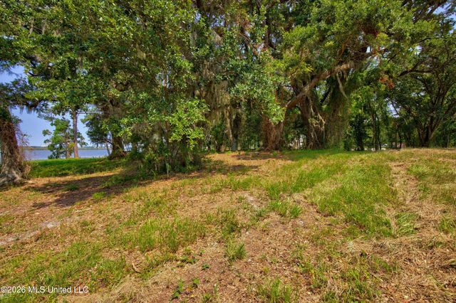 Causeway Drive, Biloxi, MS 39532