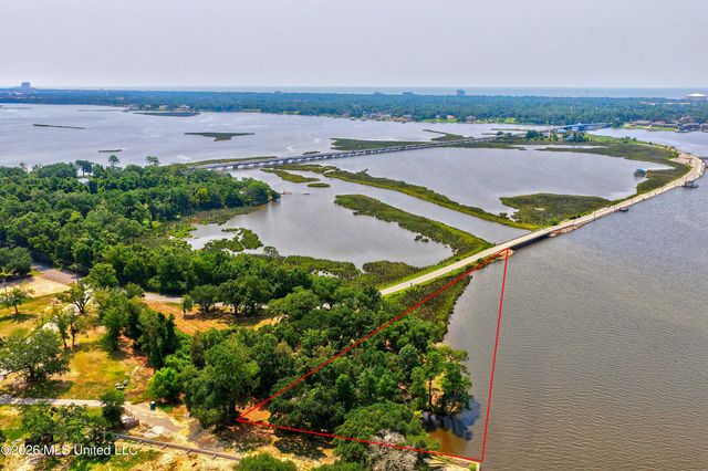 Causeway Drive, Biloxi, MS 39532