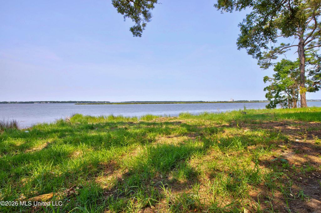 Causeway Drive, Biloxi, MS 39532