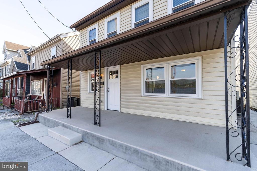 208 S MAIN ST, Marysville, PA 17053