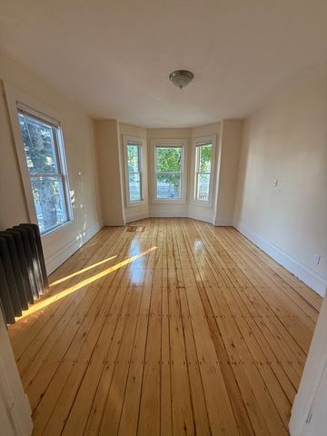 56 Orchard St, Lynn, MA 01905