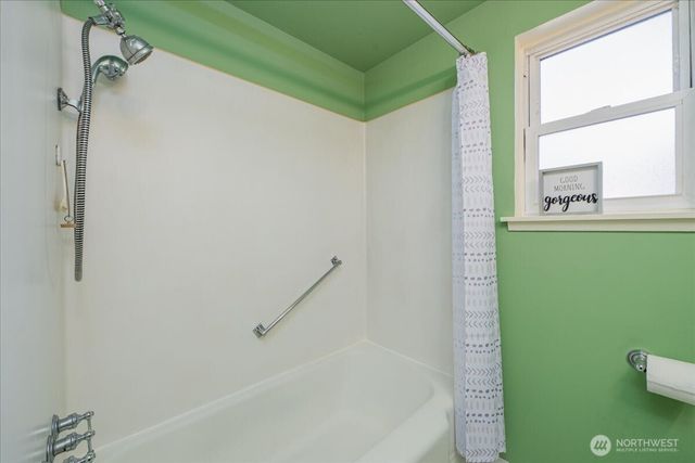 14828 Ashworth Avenue N, Seattle, WA 98117