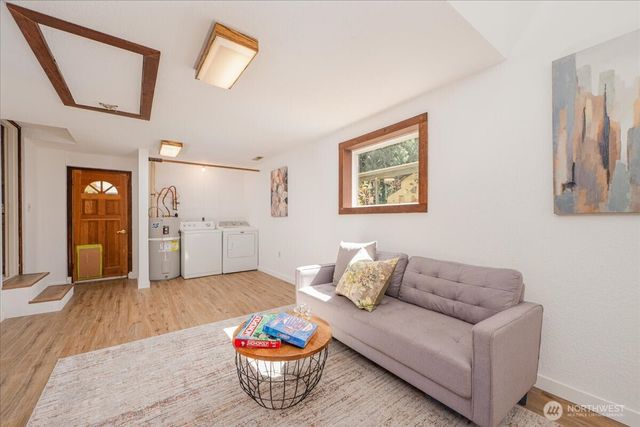 14828 Ashworth Avenue N, Seattle, WA 98117