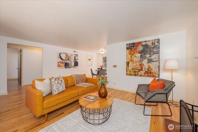 14828 Ashworth Avenue N, Seattle, WA 98117