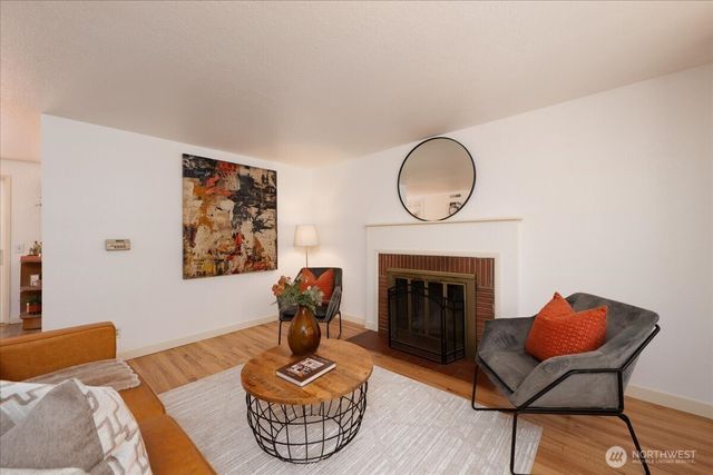 14828 Ashworth Avenue N, Seattle, WA 98117