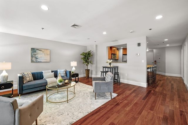 1732 Main Street 205, Concord, MA 01742