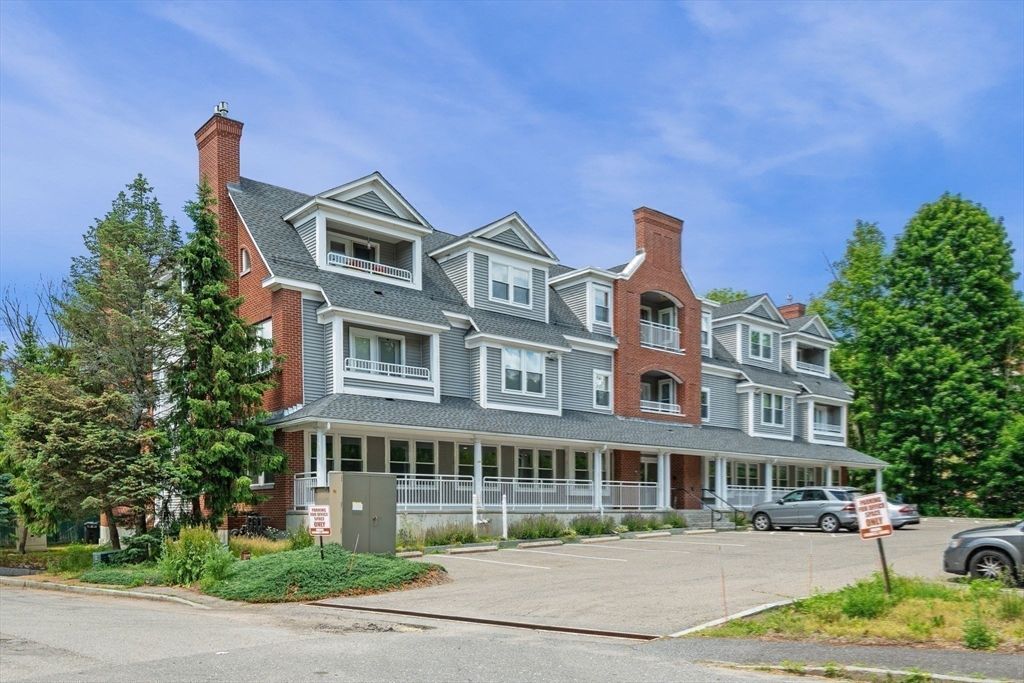 1732 Main Street 205, Concord, MA 01742