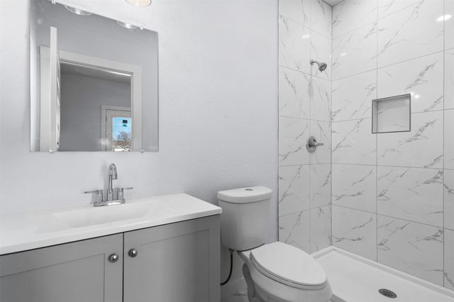 2204 Cedarwood Trail, Granbury, TX 76048