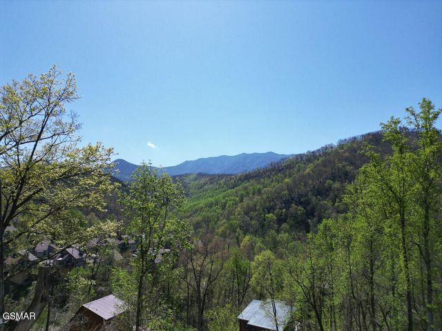 837 Clabo Loop, Gatlinburg, TN 37738