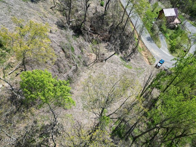 837 Clabo Loop, Gatlinburg, TN 37738