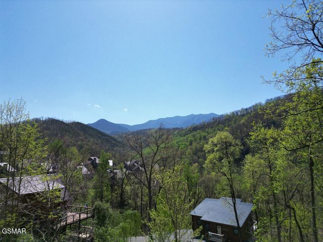 837 Clabo Loop, Gatlinburg, TN 37738