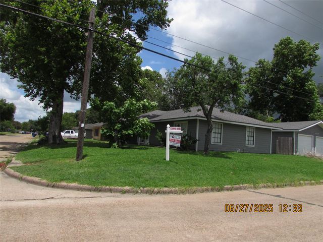 2902 Tarpey Avenue, Texas City, TX 77590