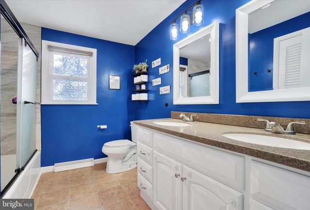 3280 LYNWOOD LN, York, PA 17402