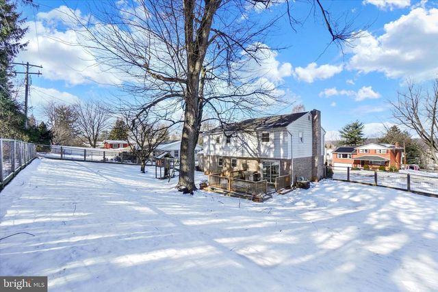 3280 LYNWOOD LN, York, PA 17402