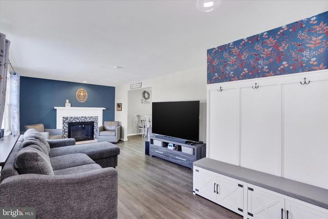 3280 LYNWOOD LN, York, PA 17402