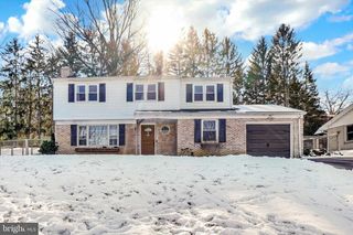 3280 LYNWOOD LN, York, PA 17402