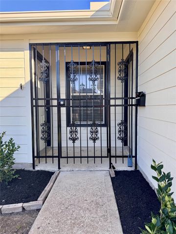 8225 Gladstone Street, Houston, TX 77051