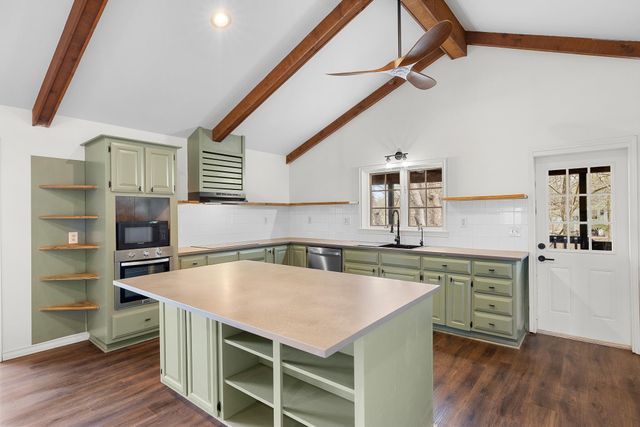 316 Valley View DR, La Grange, TX 78945