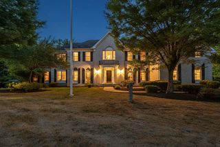 9 Dorothys Way, Bedford, NH 03110