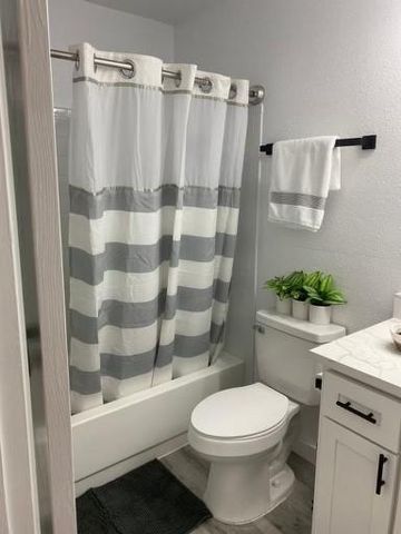 7600 Emmett F Lowry Expressway 610, Texas City, TX 77591