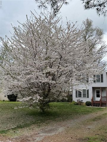 178 Chain Ferry RD, Mattaponi, VA 23110