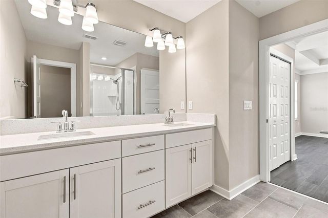 2704 W GRAY STREET A, Tampa, FL 33609