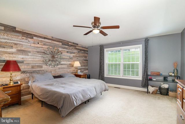 1736 HARALSON DR, Mechanicsburg, PA 17055