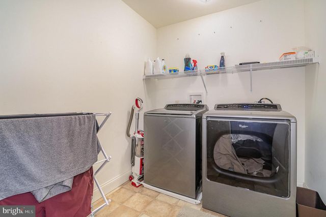1736 HARALSON DR, Mechanicsburg, PA 17055