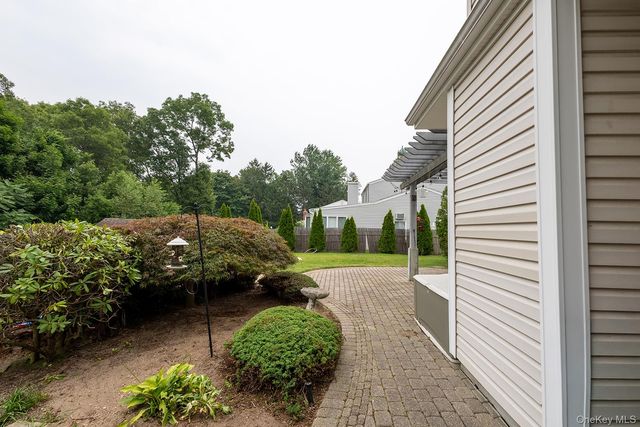 29 Sandy Hollow Drive, Smithtown, NY 11787