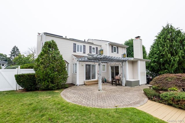 29 Sandy Hollow Drive, Smithtown, NY 11787