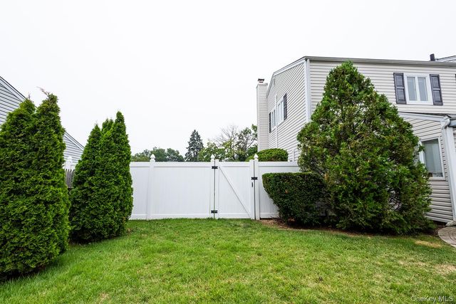 29 Sandy Hollow Drive, Smithtown, NY 11787