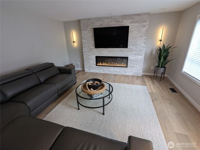 17604 Muirfield Court, Arlington, WA 98223