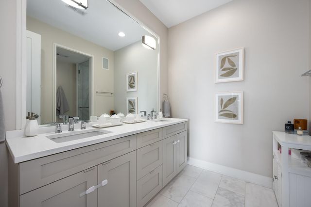 2755 N Lakewood Avenue 4S, Chicago, IL 60614