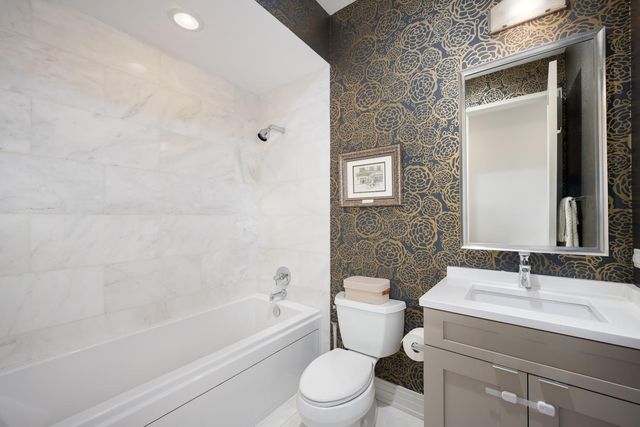 2755 N Lakewood Avenue 4S, Chicago, IL 60614