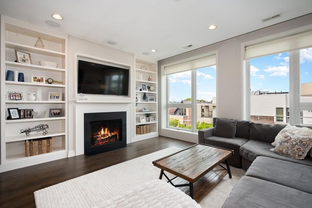 2755 N Lakewood Avenue 4S, Chicago, IL 60614