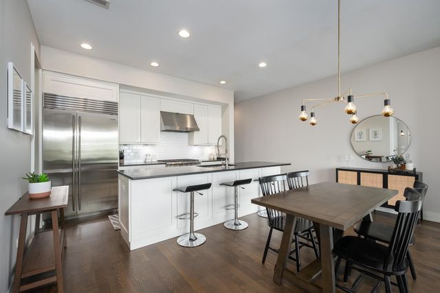 2755 N Lakewood Avenue 4S, Chicago, IL 60614