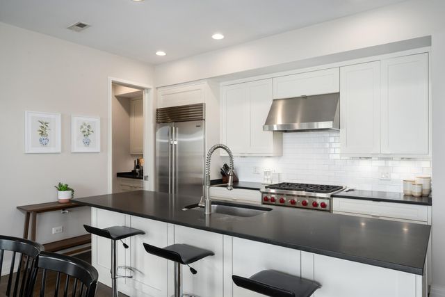 2755 N Lakewood Avenue 4S, Chicago, IL 60614